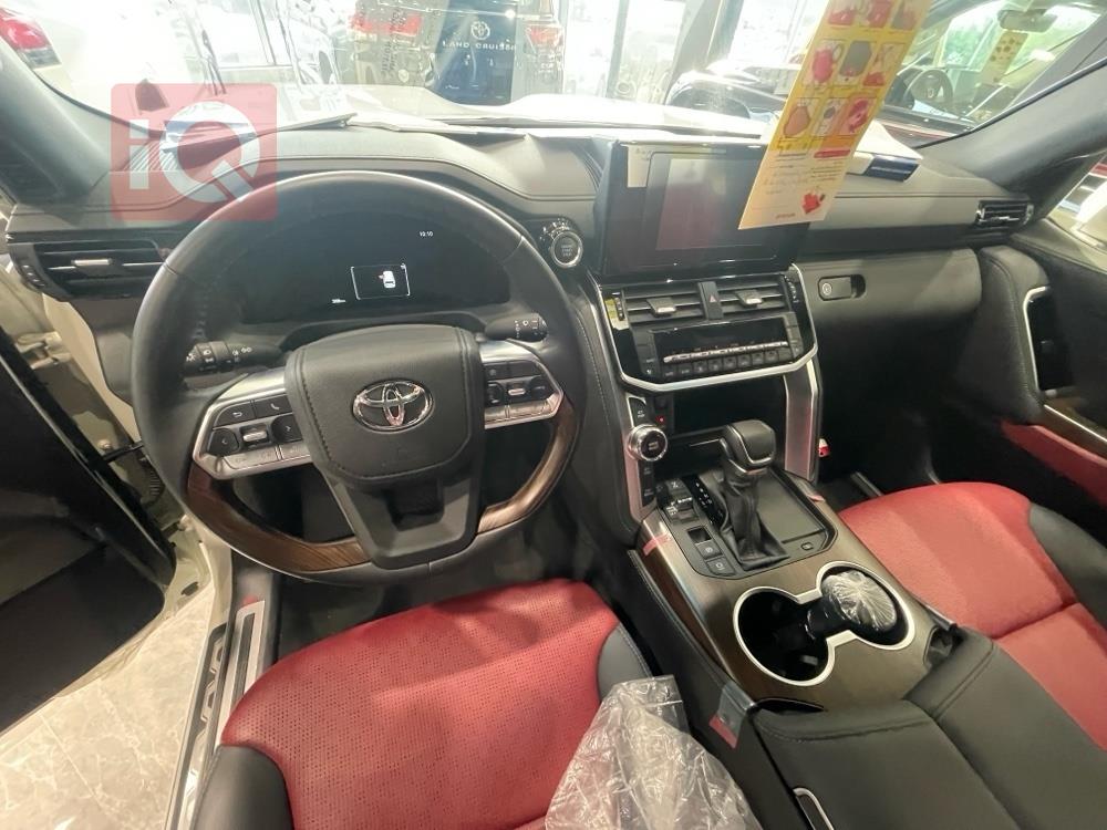 تۆیۆتا لاند کروزەر